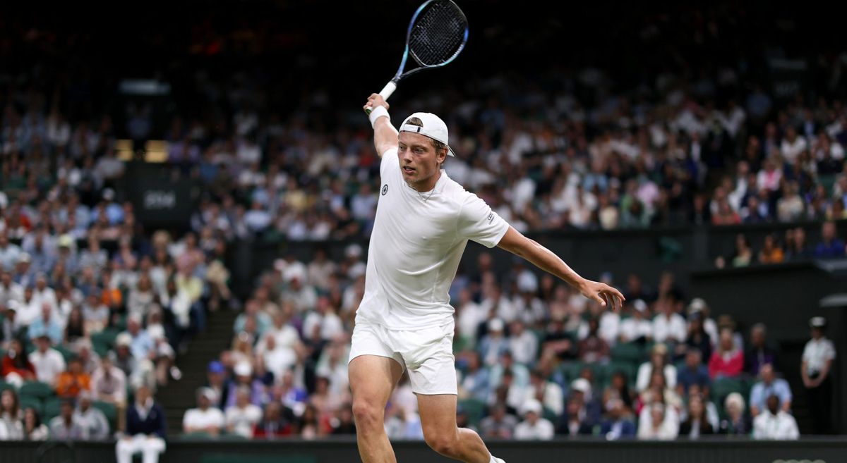 Van Rijthoven met opgeheven hoofd naar uitgang Wimbledon: Djokovic naar kwartfinale na zware strijd met Nederlander