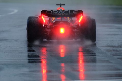 Geen 3 uit 3! Max Verstappen rijdt 2 slechte rondjes in regenachtige 3e vrije training