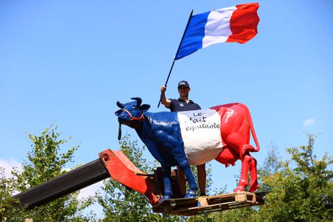 Tour in vuur en vlam op Franse feestdag: strijd tussen Vingegaard en Pogacar barst los