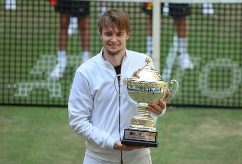 Alexander Bublik moet na grastitel vrezen voor de 'vloek van Halle' waaraan alleen Roger Federer ontsnapte