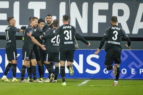 Dikke fout en gemiste kansen nekken Fortuna Sittard: AZ wint voor de 6e keer op rij