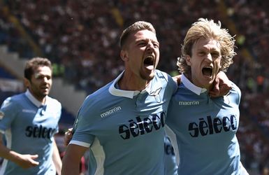 Lazio wint in het hol van de leeuw van Roma, enorme schwalbe Strootman