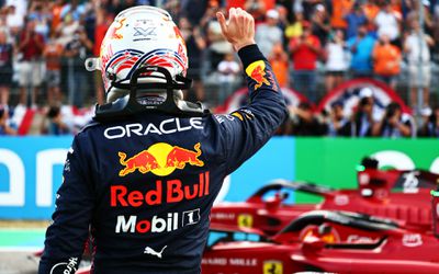🎥​ | Deel Amerikaanse publiek fluit Max Verstappen uit: 'Cheater, cheater, cheater'