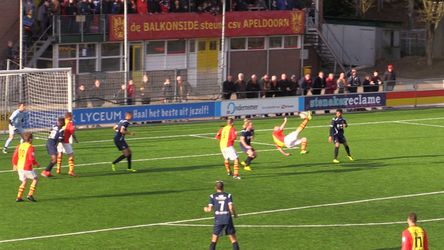 WOW! CSV Apeldoorn-spits scoort met fenomenale omhaal (video)