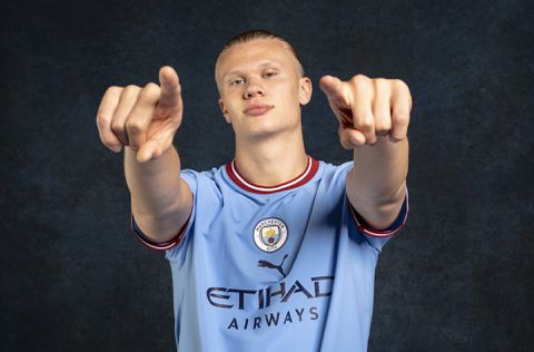 De shirtverkoop kan beginnen: Erling Braut Haaland onthult rugnummer bij Manchester City
