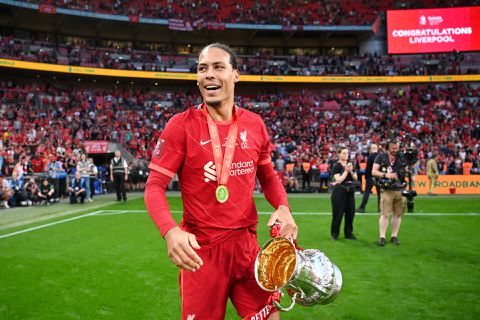 Virgil van Dijk werd gewisseld vanwege knieklachten