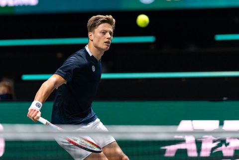Tim van Rijthoven houdt Nederland ongeslagen in kwalificaties Roland Garros