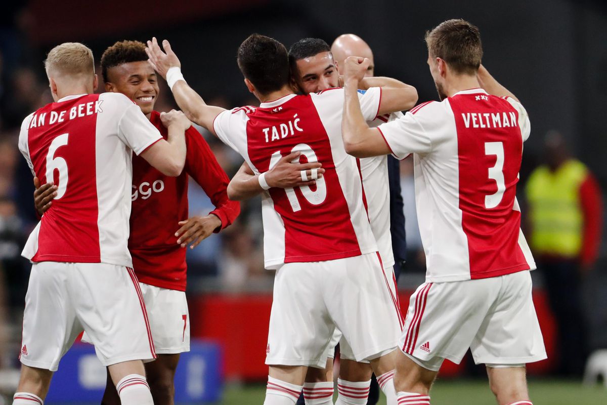 Als alles meezit kan Ajax in z'n komende 10 wedstrijden 5(!) prijzen pakken
