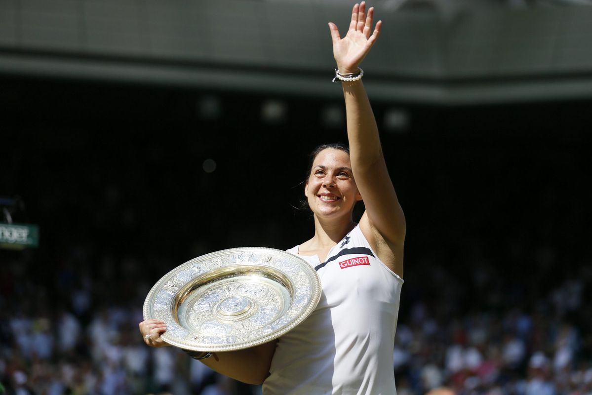 Oud-Wimbledon-kampioene Bartoli na 4 jaar terug op de tennisbaan