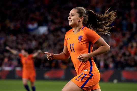 Oranje Leeuwinnen verpulveren Noord-Ierland met dikke cijfers