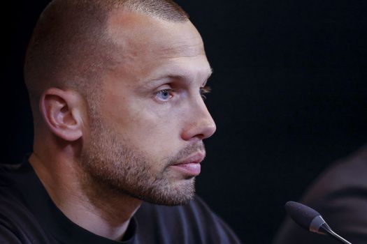 📸 | John Heitinga laat voor het eerst van zich horen vanuit Engeland: 'Blij hier te zijn'