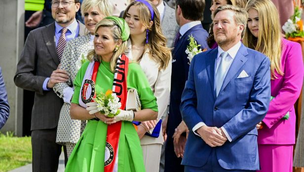 📸 | Koningin Máxima toont op Koningsdag 2023 met sjaal haar clubliefde