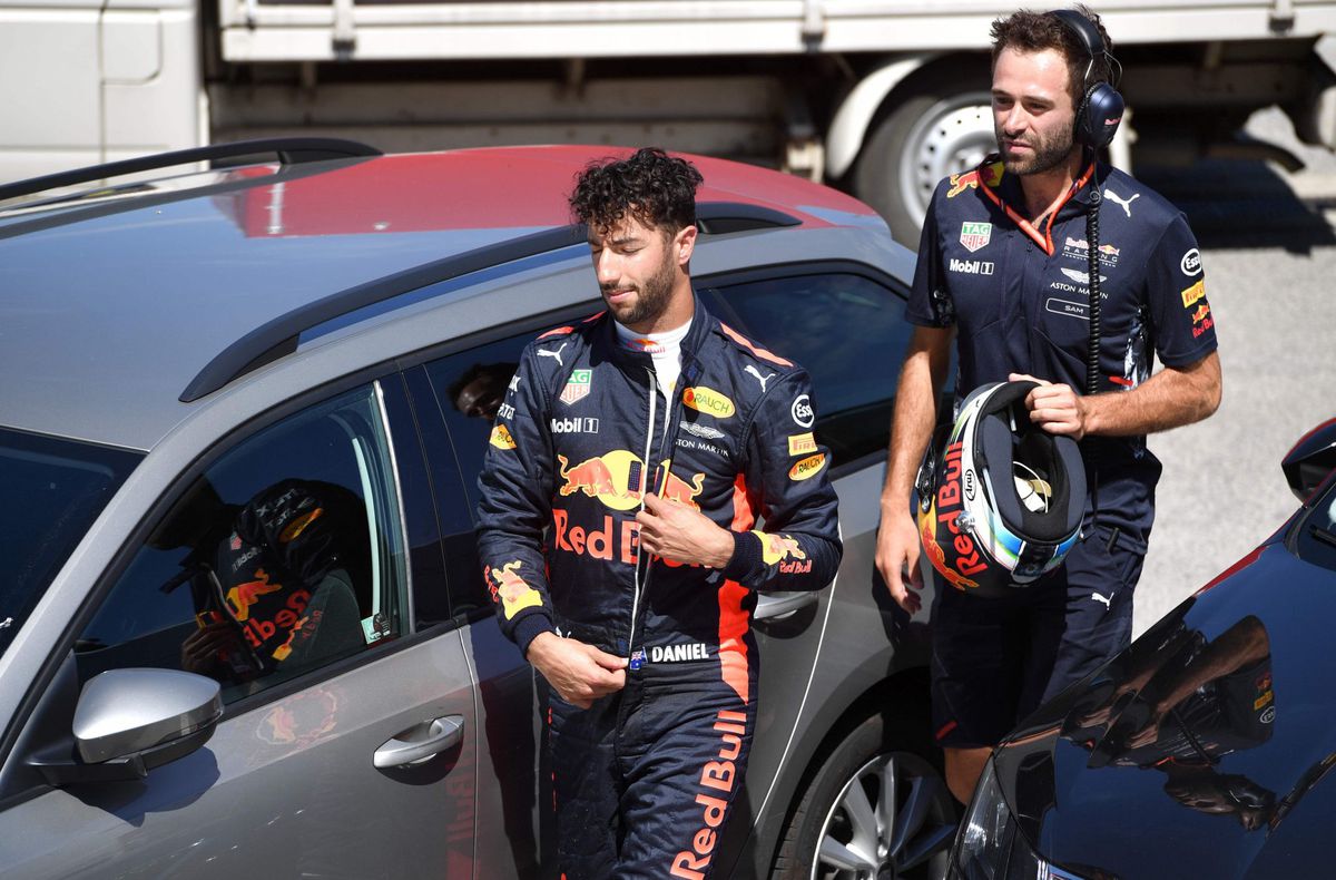 Ricciardo woest op Verstappen: 'Hij moet z'n fout toegeven' (video)