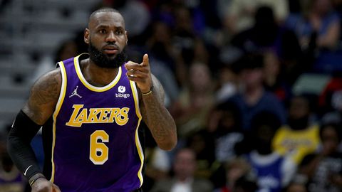 Basketbal-legende LeBron James verlengt contract LA Lakers en wordt best betaalde basketballer ooit