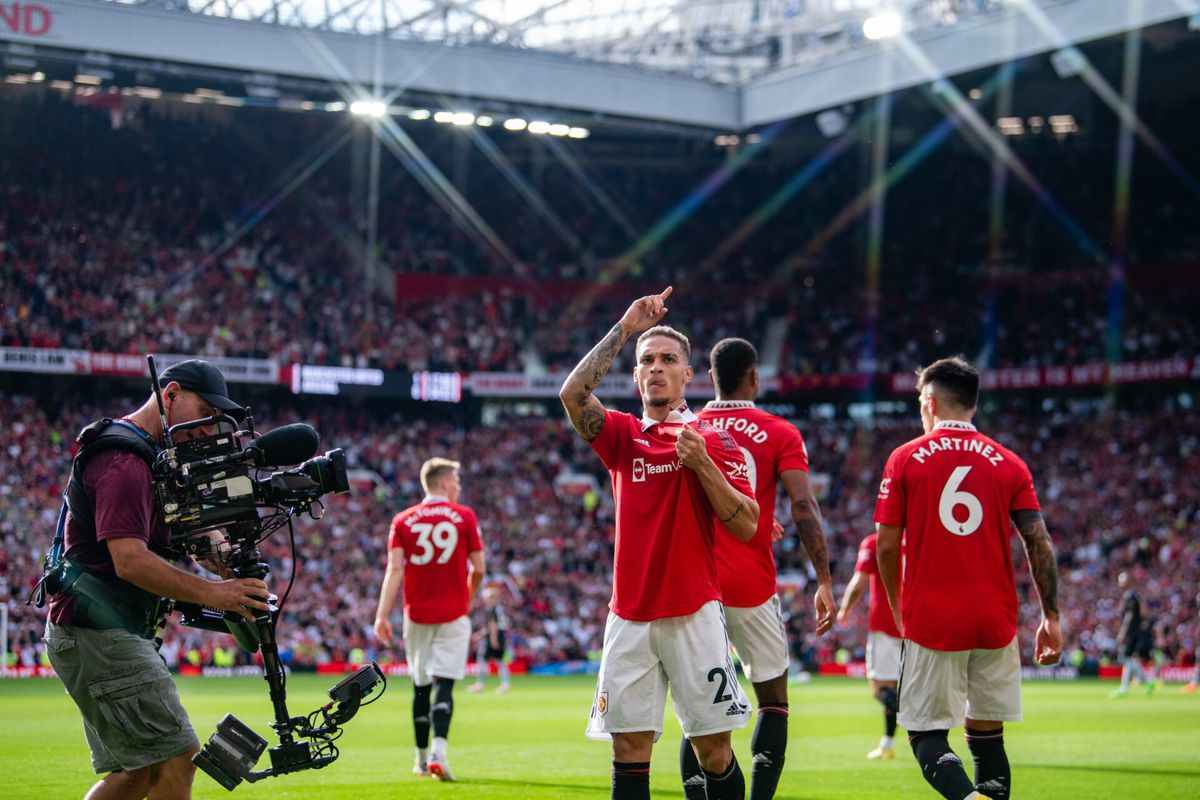 📸 | United-fan spreekt Antony, Martínez en Casemiro aan: 'Kennen jullie mij nog?'