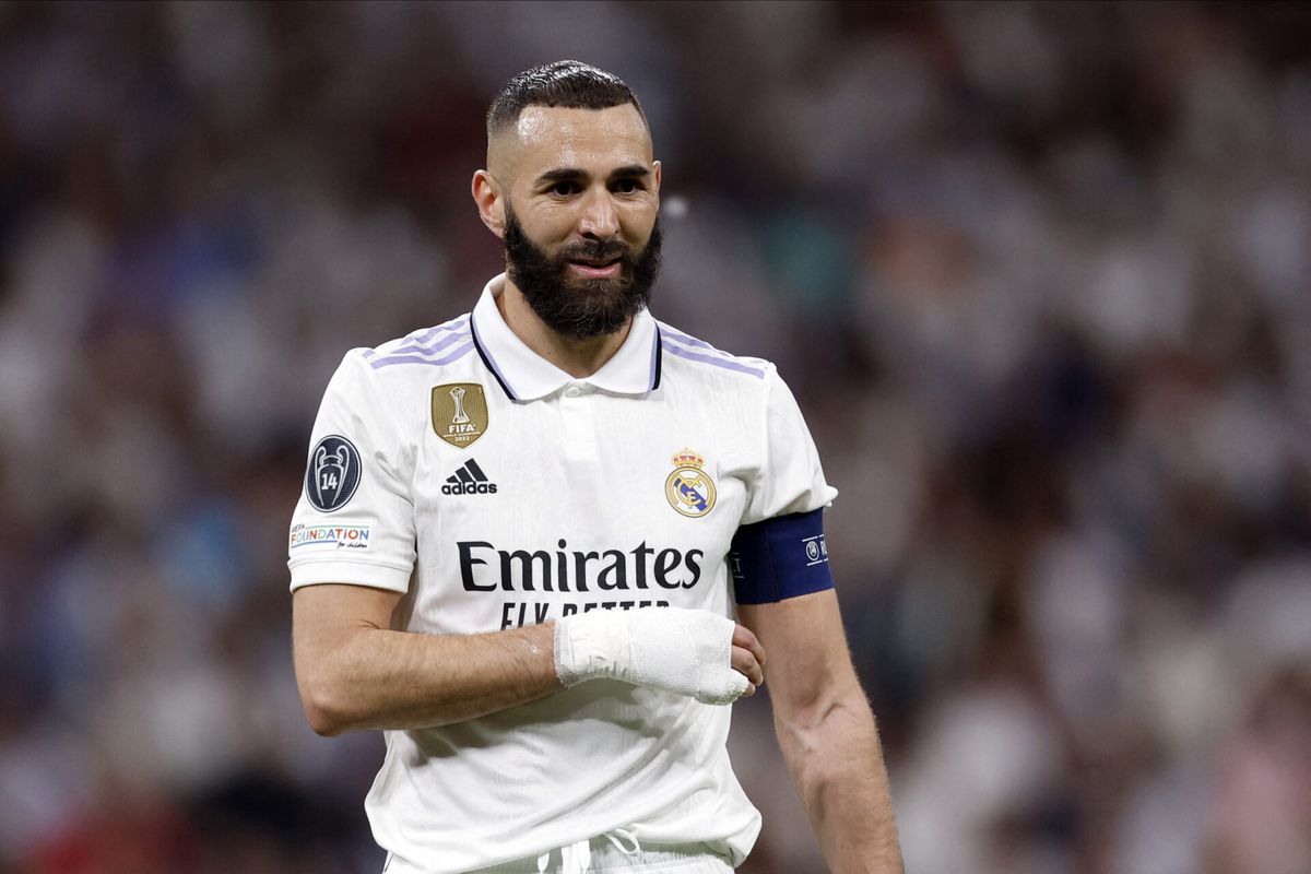 Benzema geeft Real-fans hoop en boort geruchten grond in: 'Niet alles van internet geloven'