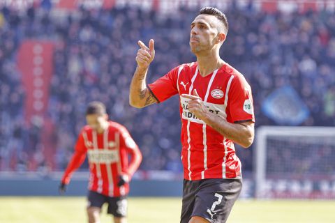 Swingend en vrolijk PSV wint makkelijk van Heracles in zonnig Eindhoven