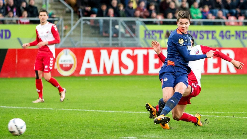 Rutten prijst PSV: 'Een compliment dat ze Van Ginkel halen'