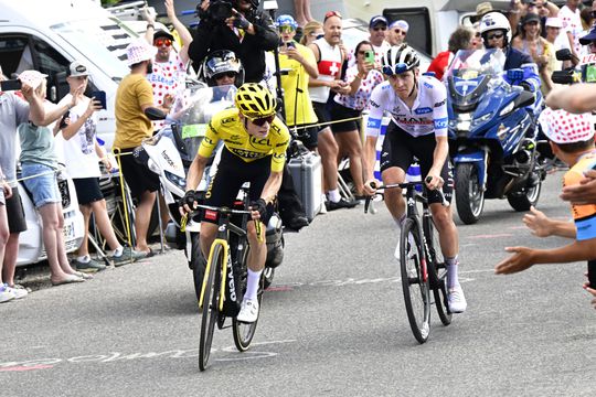 Etappe 15 Tour de France: loodzware dag in de bergen moet voor vuurwerk gaan zorgen
