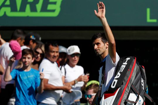Crisis Djokovic houdt aan: ex-nummer 1 ook in Miami kansloos uitgeschakeld (video)