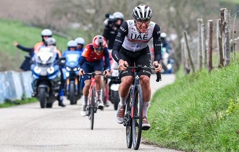 Tadej Pogacar wint voor het eerst en mét overtuiging de Amstel Gold Race