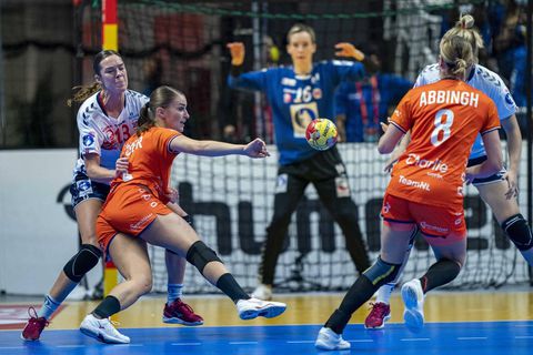 WK handbal zit erop in de groepsfase voor Nederlandse handbalsters