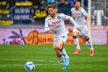 'Dries Mertens wil bij Napoli blijven en is bereid miljoenensalaris in te leveren'