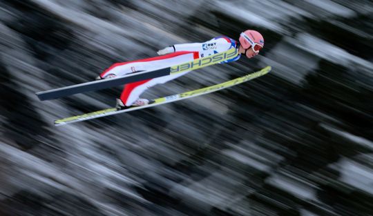 Kraft vliegt verder dan ooit op ski's