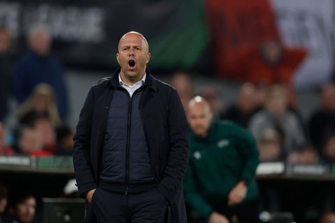 Trainer Arne Slot geniet van zijn Feyenoord tegen Marseille: ‘Ik moest echt even bijkomen’