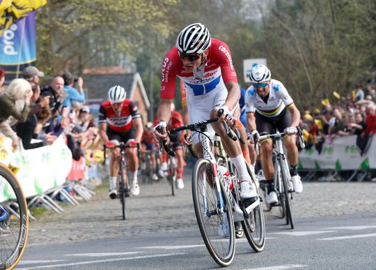 Bizar! Mathieu van der Poel reed in 1 jaar bij 52 (!) van 67 koersdagen naar podium