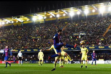 Waardeloze scheids verprutst Villarreal-Barça: 3 zuivere pingels niet gegeven (video's)