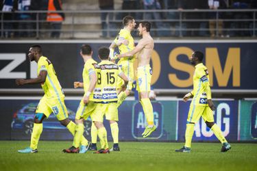 Charleroi ziet voorsprong van koploper Club Brugge naar 10 punten gaan na zeldzaam verlies