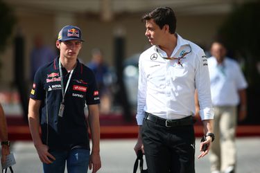 Jos Verstappen: 'Zolang Toto Wolff bij Mercedes zit gaat Max daar niet heen'