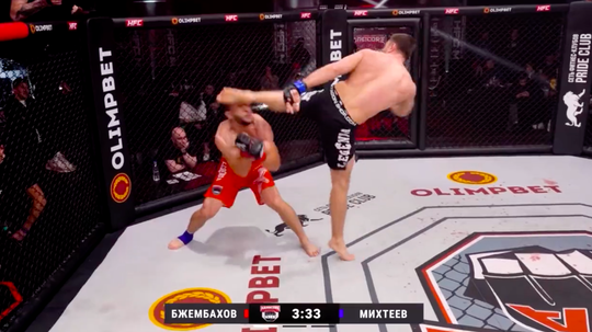 🎥 | Goedemorgen! Russische MMA-sloper Mikhteev scoort dé perfecte high kick KO