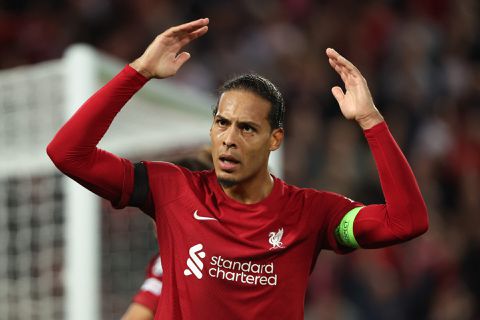 Virgil van Dijk opgelucht na zege op Ajax: 'Het was mentaal een zware week'