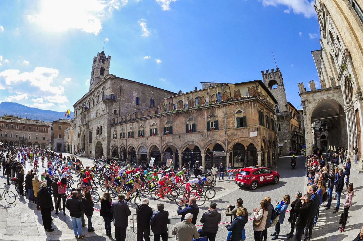 Geen podiumplek Dumoulin in Tirreno, Van Emden maakt indruk tijdens tijdrit