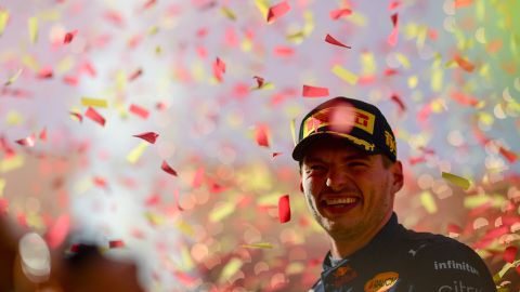 Zoveel races moet Max Verstappen nog achter elkaar winnen voor het record