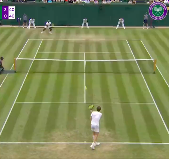 🎥 | Het hield niet op: tennisser Alexander Bublik serveert 6 (!) keer onderhands in 1 game