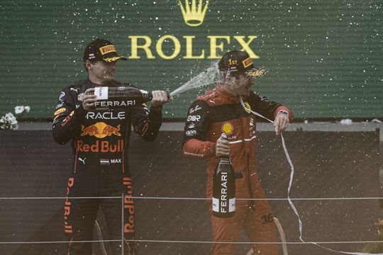 🎥​ | Dit waren de 3 inhaalacties van Leclerc op Verstappen in Oostenrijk