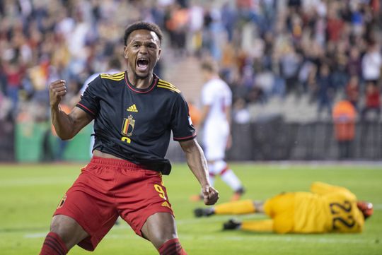 Invallende Loïs Openda pakt met goal voor België tegen Polen een record