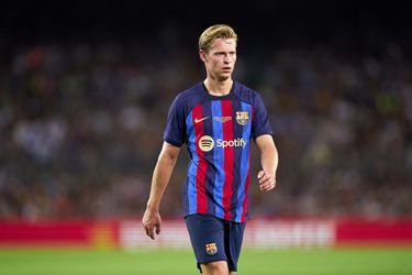 🎥 | Frenkie de Jong wordt uitgescholden door 'Barça-fans': 'Verlaag je salaris, vuile hond'