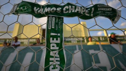 'Chape' herdenkt slachtoffers in stadion