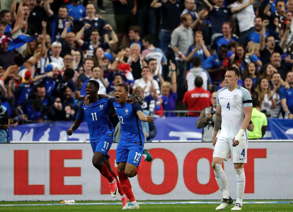 Oranje is gewaarschuwd: 10 Fransen winnen van Engeland
