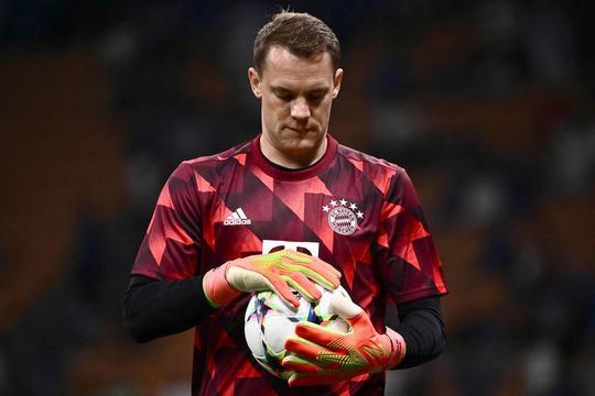 Manuel Neuer breekt been bij skiën, seizoen van doelman al voorbij: ‘Dat doet pijn’