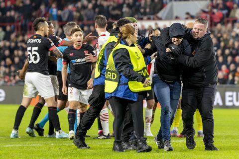 'Hooligan Wesley' reageert op veldbestormer PSV: 'Dit gaat nog vaker gebeuren'