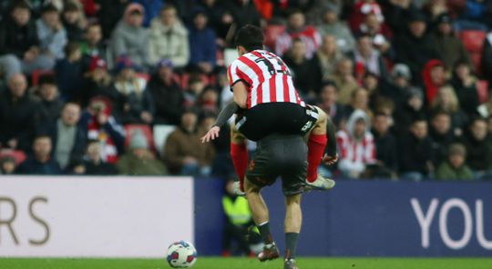 Sunderland-speler Luke O'Nien erkent 'idioot' te zijn en lanceert meme-competitie