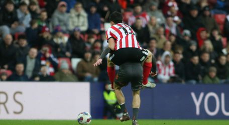 Sunderland-speler Luke O'Nien erkent 'idioot' te zijn en lanceert meme-competitie