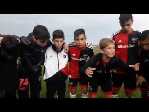 10-jarige jochie heeft geweldige motivatiespeech voor ploeggenoten (video)