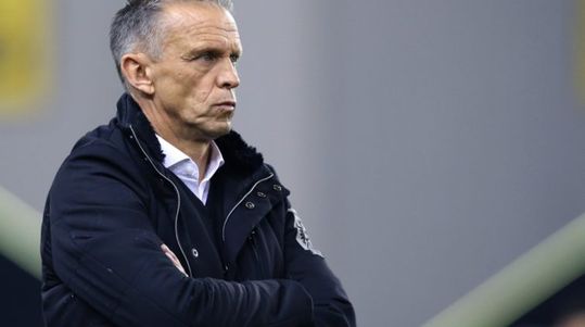 Vitesse-coach Sturing wil beslist niet meer op dit knollenveld trainen (foto)
