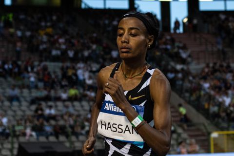 Sifan Hassan kleineert concurrentie bij eerste 5.000 meter in maanden